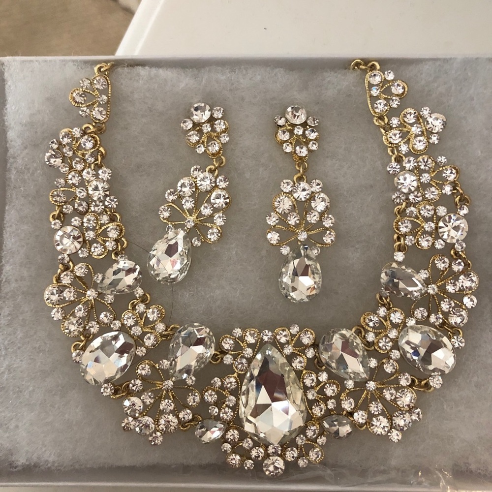 Statement necklace and earring set